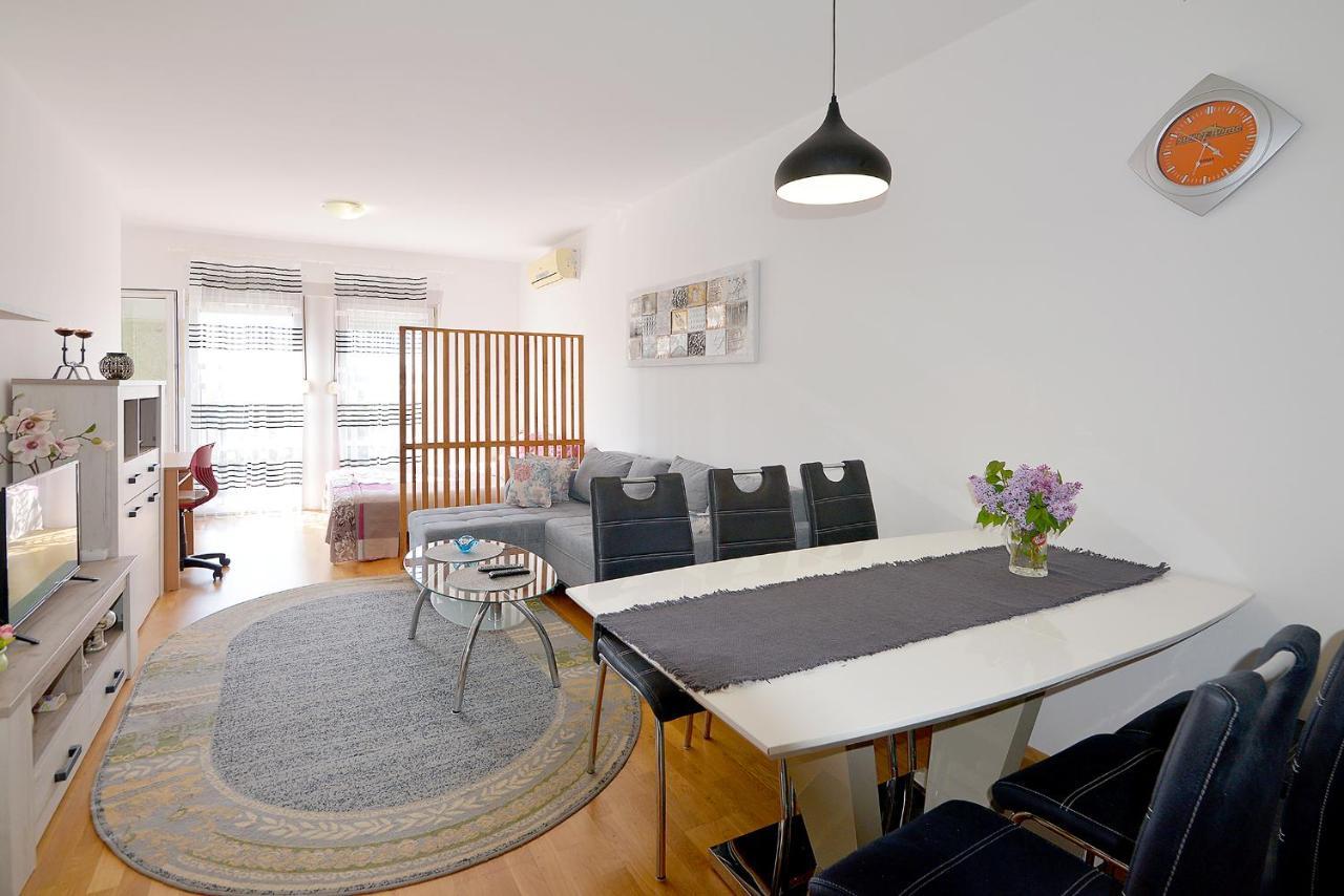 Lungo Mare Apartment With Terrace Pula Eksteriør billede