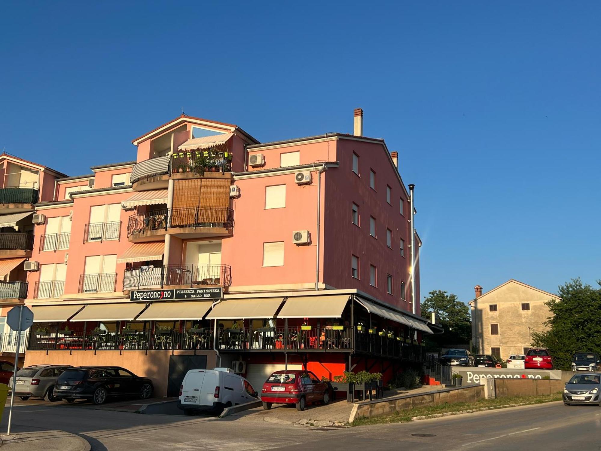 Lungo Mare Apartment With Terrace Pula Eksteriør billede